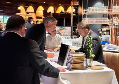 rotary-business-dinner-buecherstand-flughafen